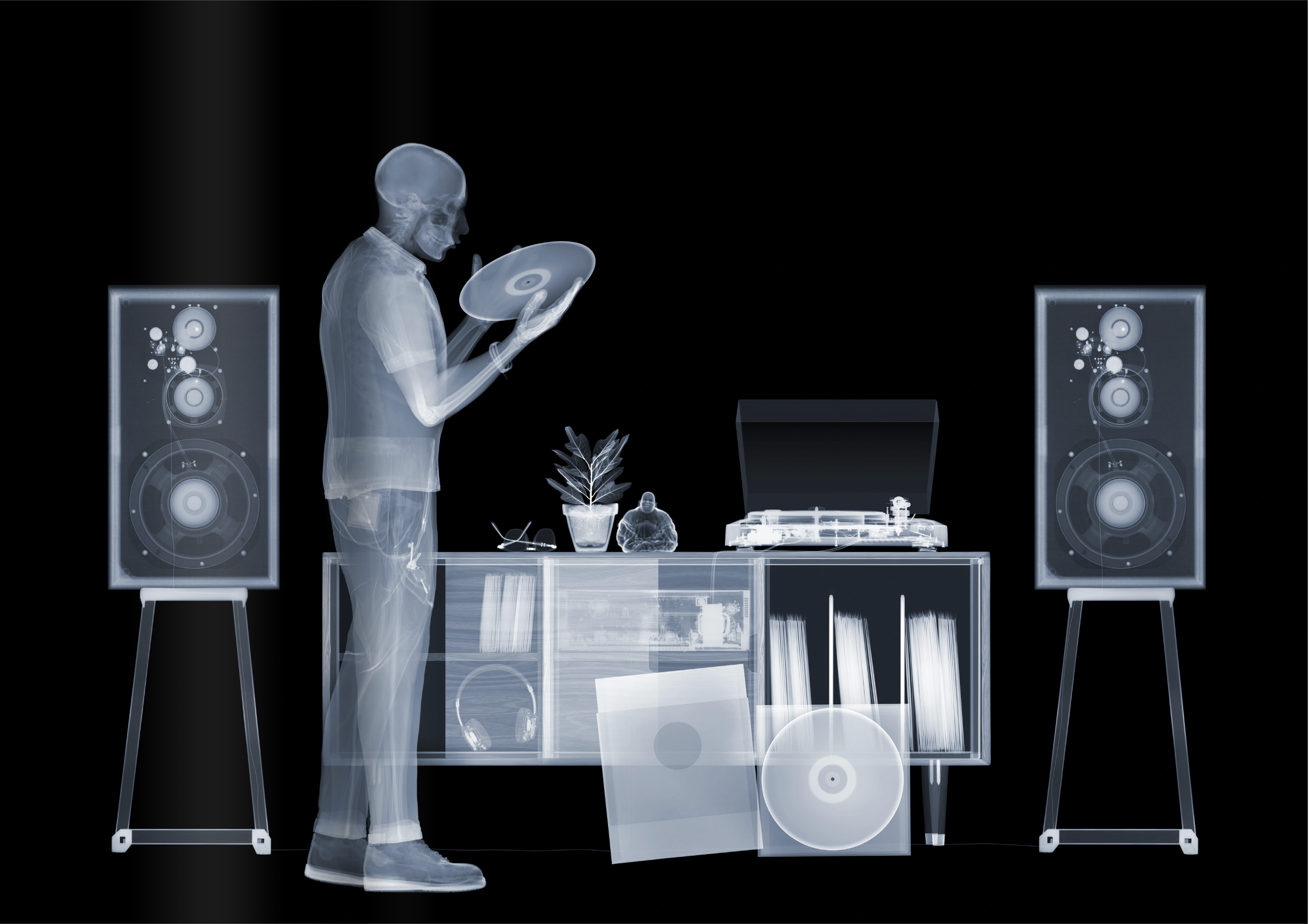 Nick Veasey — Hi-Fi Man