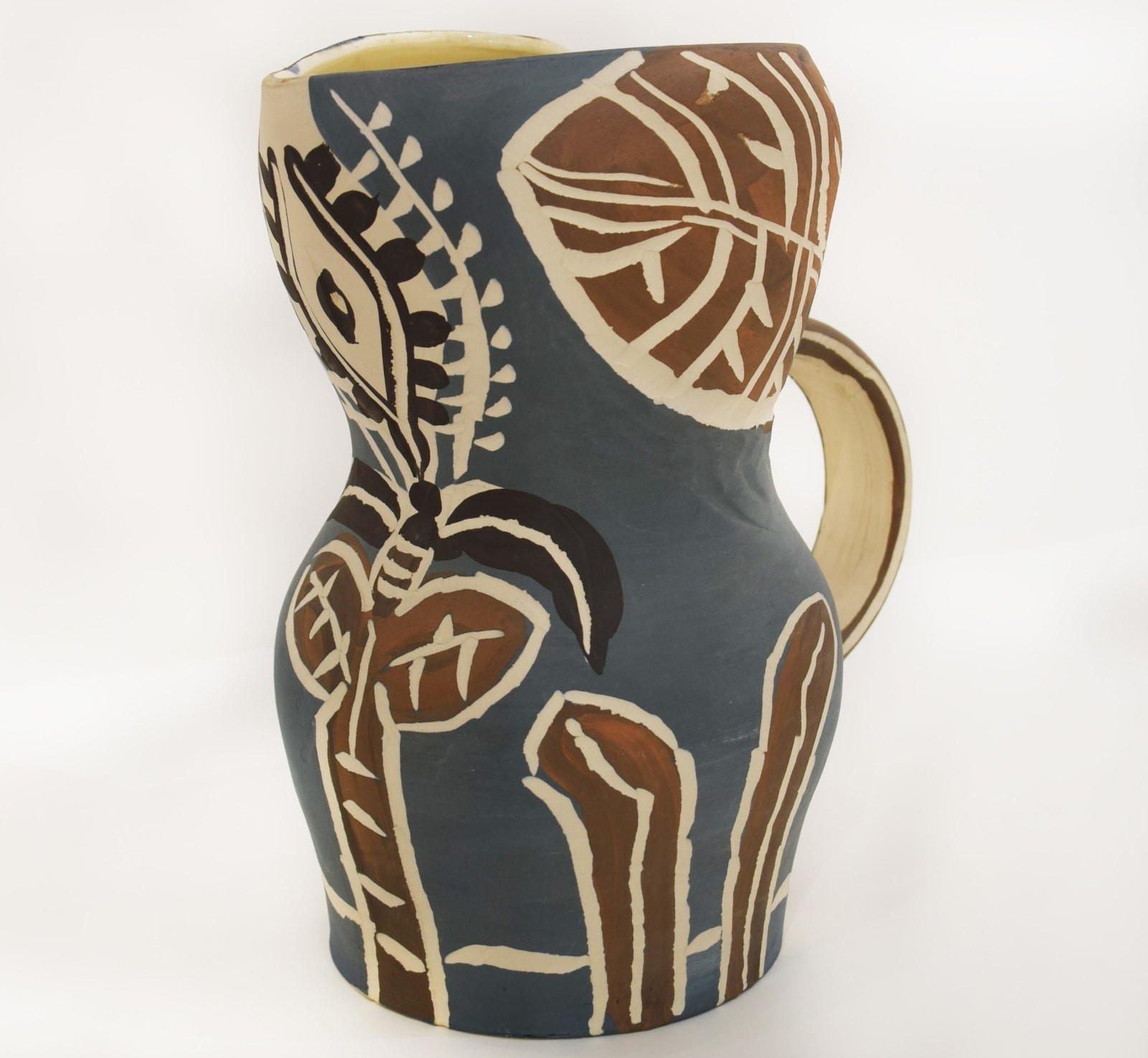 Gothic Pitcher with Leaves | Pichet gothique aux feuilles